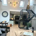 The Old Bakery - Luxury Three Bed House With Roof Terrace 度假居