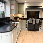 The Old Bakery - Luxury Three Bed House With Roof Terrace 度假居