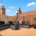 The Old Bakery - Luxury Three Bed House With Roof Terrace * Whitby