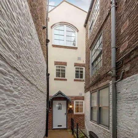 The Old Bakery - Luxury Three Bed House With Roof Terrace *