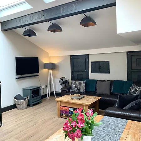 The Old Bakery - Luxury Three Bed House With Roof Terrace