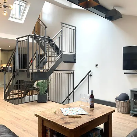 The Old Bakery - Luxury Three Bed House With Roof Terrace 惠特比