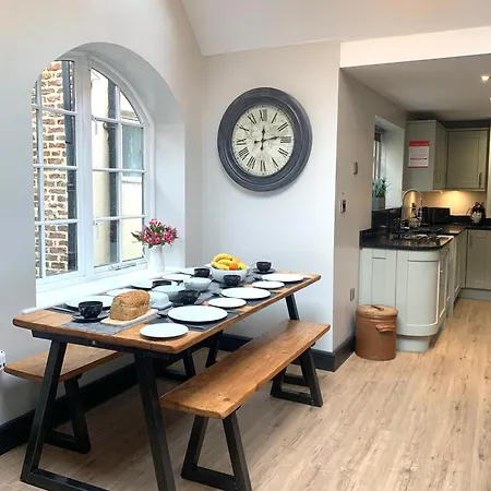 Dom wakacyjny The Old Bakery - Luxury Three Bed House With Roof Terrace Whitby