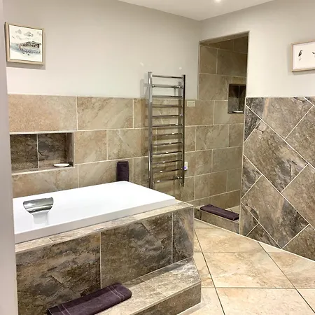 Dom wakacyjny The Old Bakery - Luxury Three Bed House With Roof Terrace *